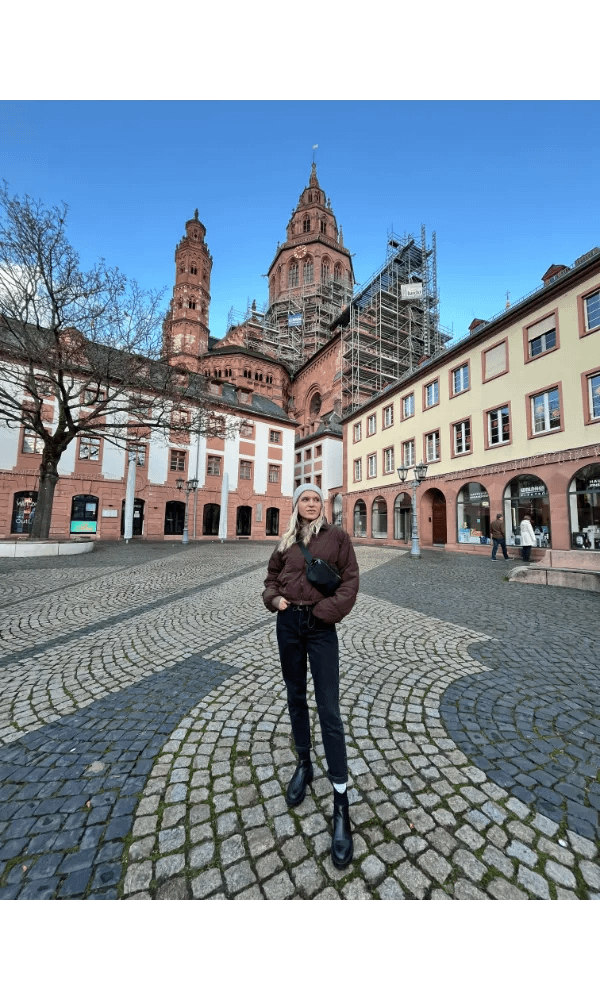 Europe Packing list - What to wear to Europe in winter.